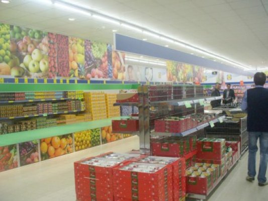 A vrut să facă piaţa fără să achite